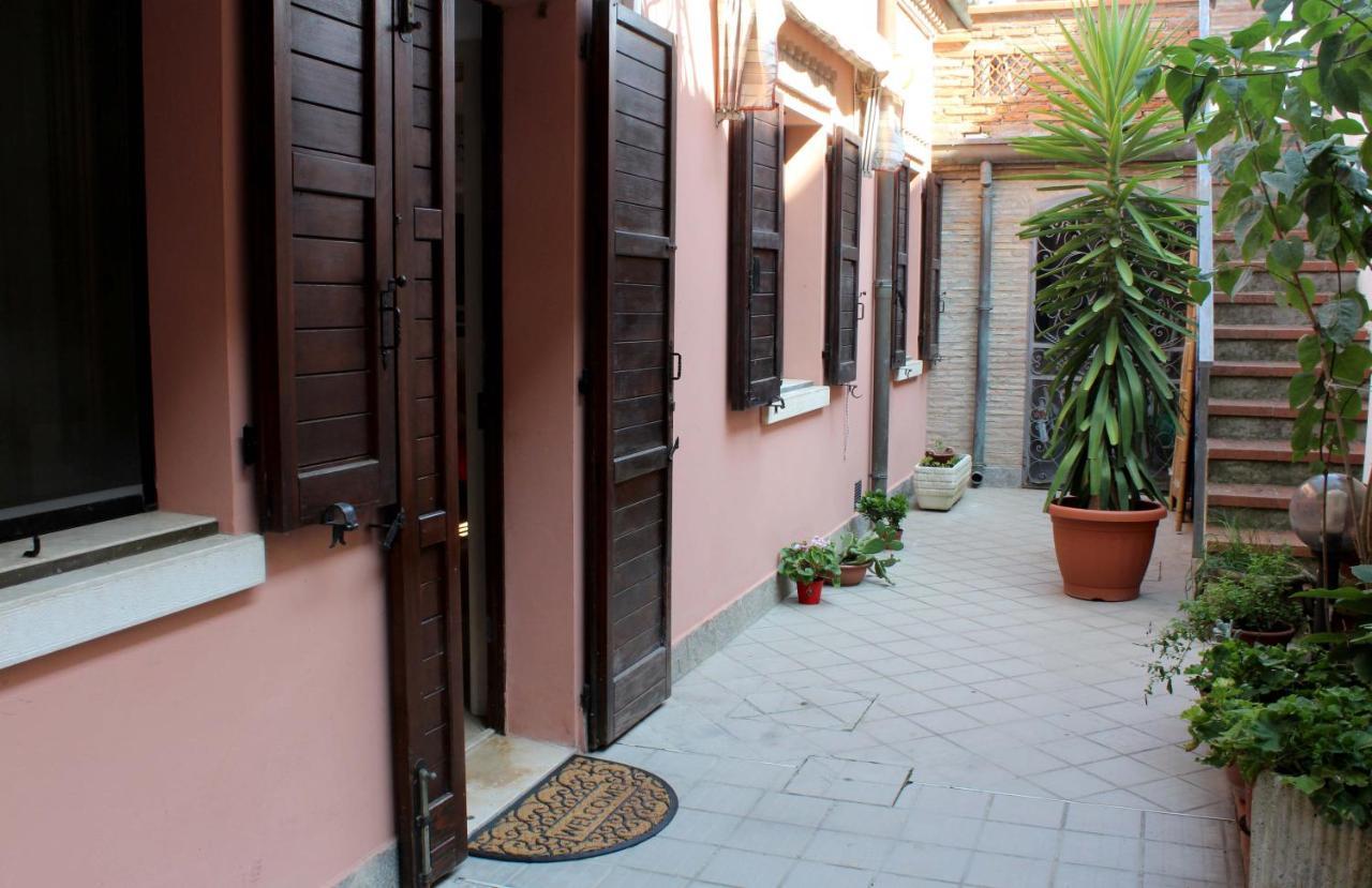 Porta del Carmine Comacchio Exterior foto